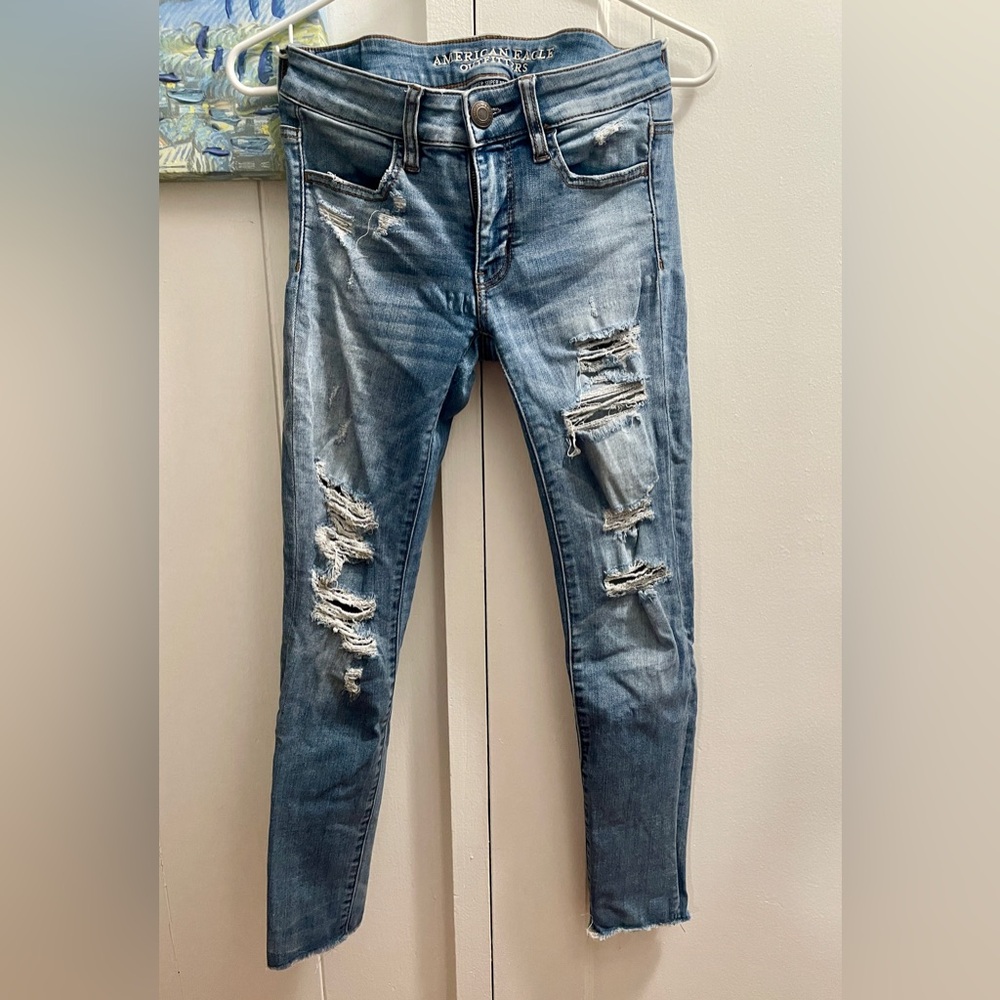 American Eagle 🦅 Distressed Blue Jeans